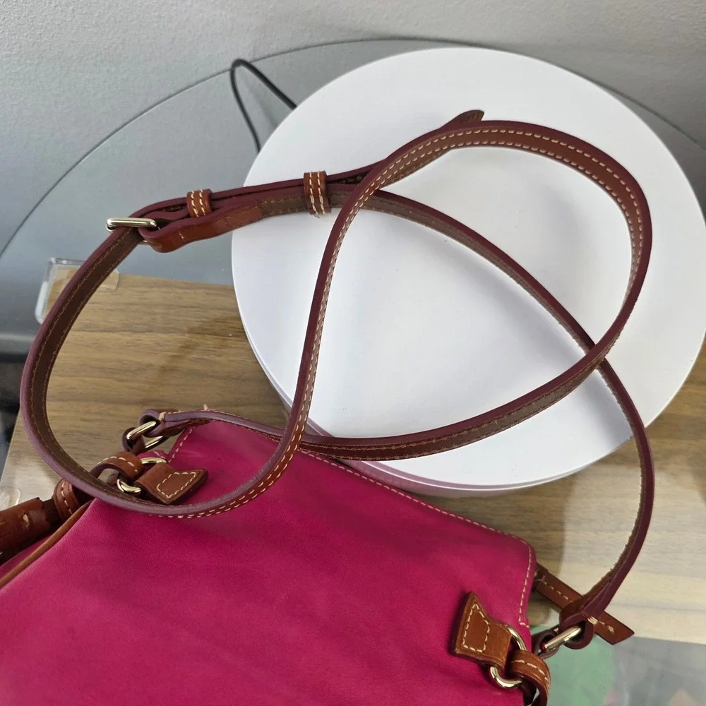 Dooney & Bourke Lambskin Leather Crossbody Bag Fuschia Brown Trim Tassels Rare - Picture 12 of 16